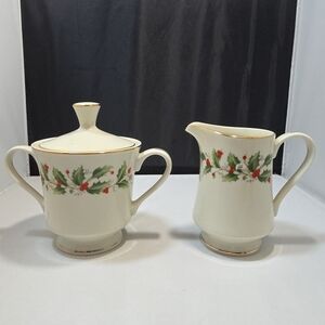 Vintage R.H. Macy’s Holly Berry Sugar & Creamer Set Japan Gold Trim (A2)
